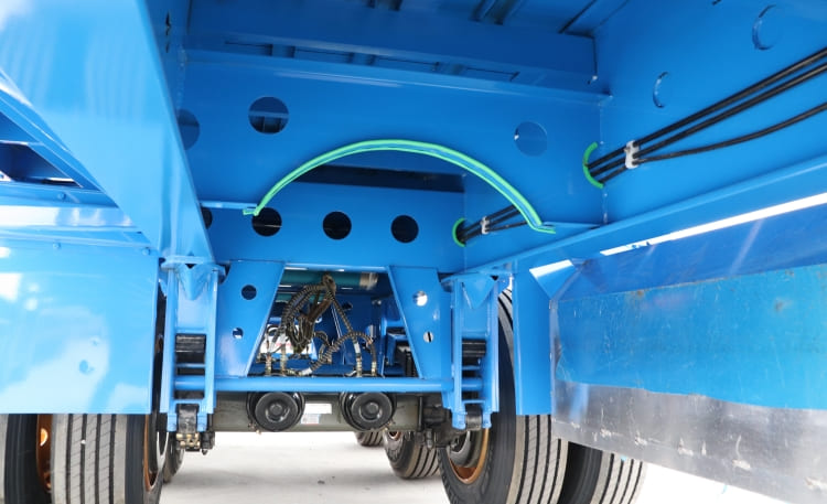 Tri Axle 40 Foot Flatbed Trailer for Sale in Mozambique | Custom Flatbed Trailer Manufacturers