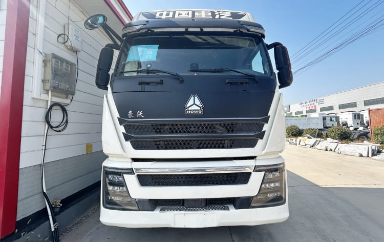 Used SINOTRUK Howo T7H 430 Tractor Head Price in Zimbabwe