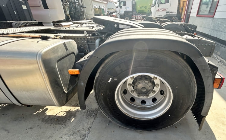 Used SINOTRUK Howo T7H 540 4x2 Tractor Head Truck for Sale in Tanzania