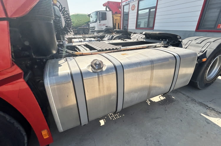 Used SINOTRUK Howo T7H 540 4x2 Tractor Head Truck for Sale in Tanzania