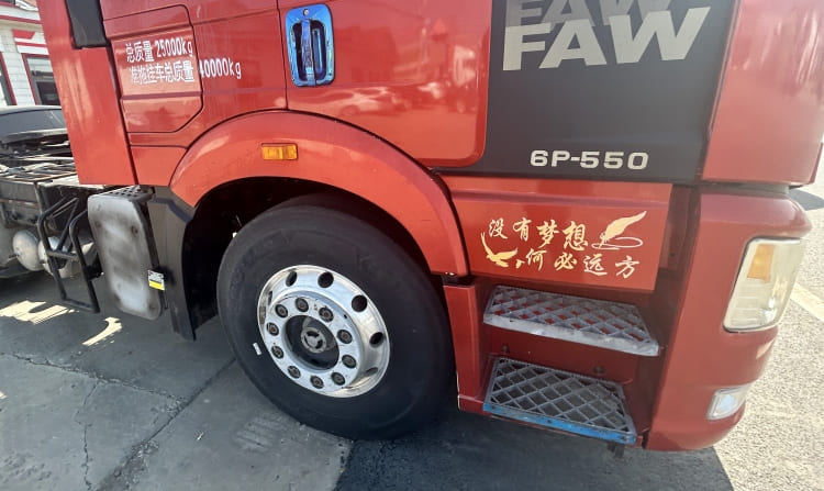 Second Hand Faw J6P 550 Horse Tractor Head Trucks for Sale in Tanzania Mtwara