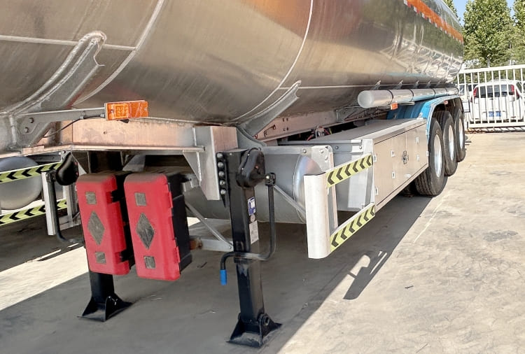 Tri Axle Semi Fuel Tanker Trailer for Sale in Ghana Accra