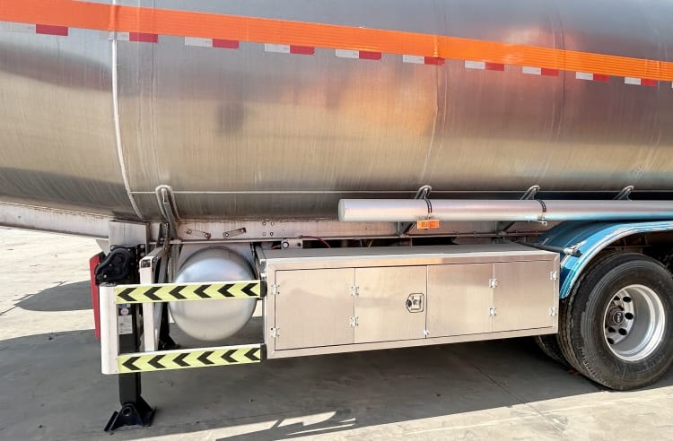 Tri Axle Semi Fuel Tanker Trailer for Sale in Ghana Accra