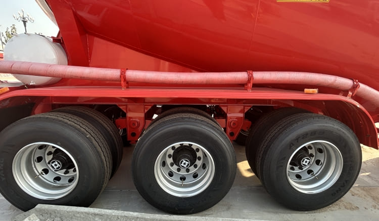 Tri Axle 45 CBM Dry Bulk Cement Tanker Trailer for Sale in Burundi