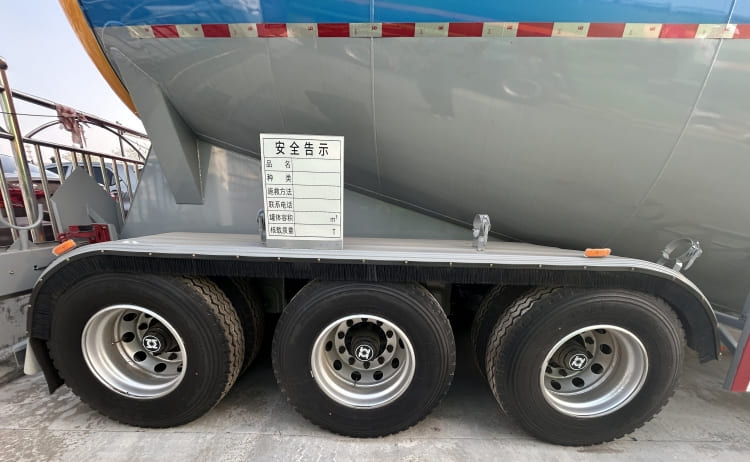 3 Axle Pueumatic Cement Dry Bulk Trailer for Sale in Burundi